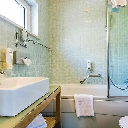 Stunning In With 2 Bedrooms, Wifi And Swimming Pool