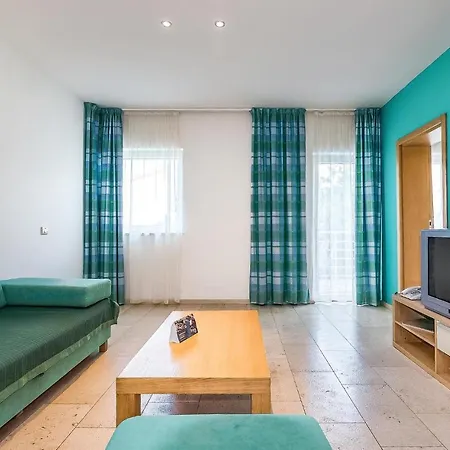 Stunning In With 2 Bedrooms, Wifi And Swimming Pool Нови-Винодолски