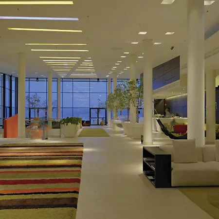 Stunning In With 2 Bedrooms, Wifi And Swimming Pool Нови-Винодолски