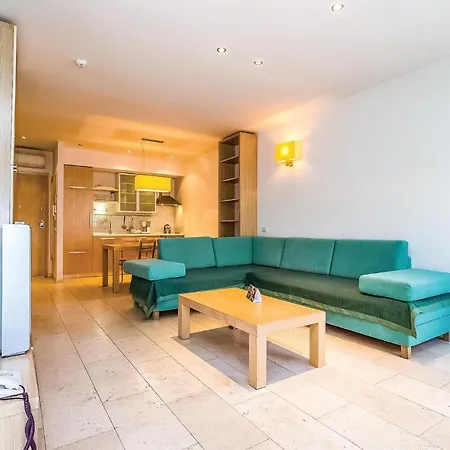 Stunning In With 2 Bedrooms, Wifi And Swimming Pool *
