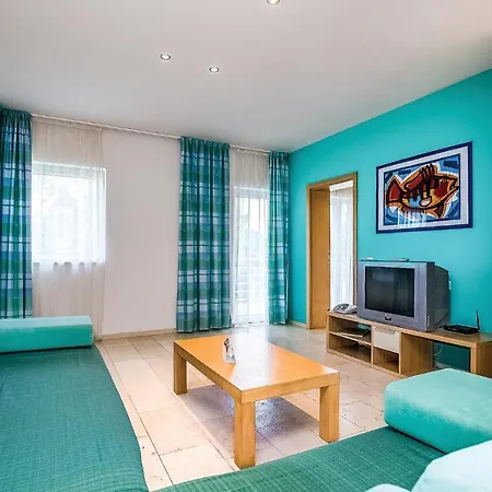 Апартаменты Stunning In With 2 Bedrooms, Wifi And Swimming Pool