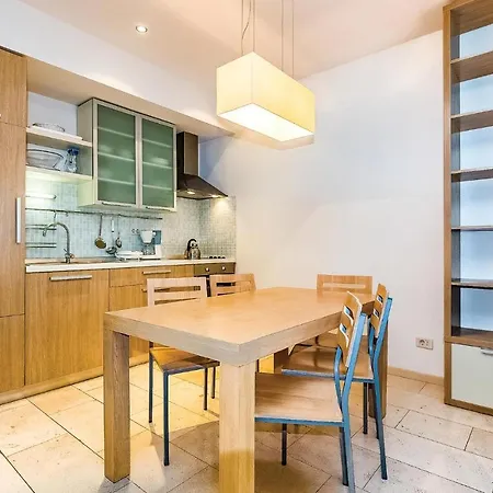 Апартаменты Stunning In With 2 Bedrooms, Wifi And Swimming Pool Нови-Винодолски