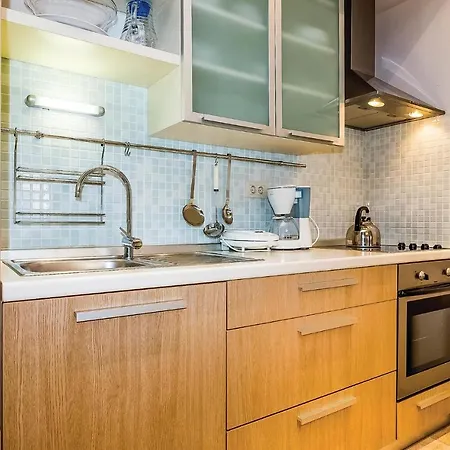 Stunning In With 2 Bedrooms, Wifi And Swimming Pool Апартаменты Нови-Винодолски