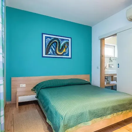 Stunning In With 2 Bedrooms, Wifi And Swimming Pool Апартаменты