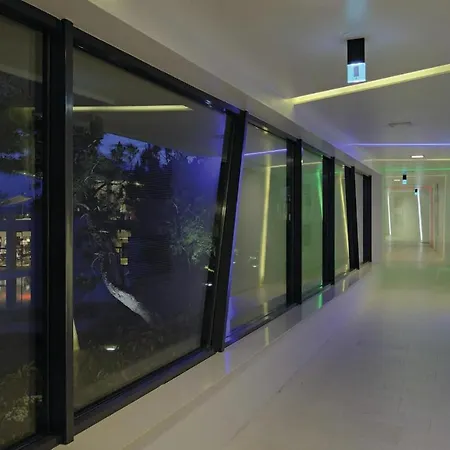 Апартаменты Stunning In With 2 Bedrooms, Wifi And Swimming Pool *