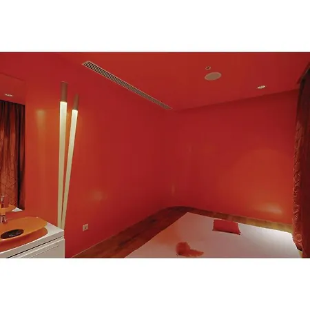 Stunning In With 2 Bedrooms, Wifi And Swimming Pool