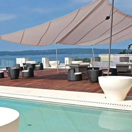 Апартаменты Stunning In With 2 Bedrooms, Wifi And Swimming Pool