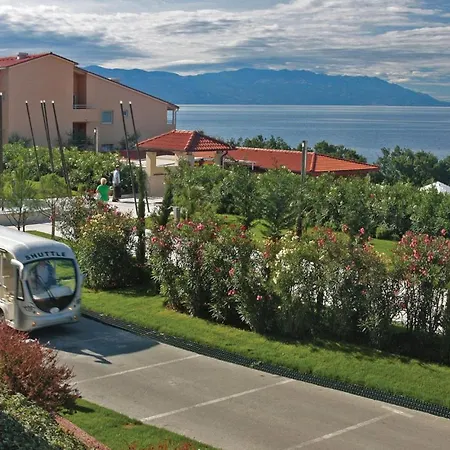 Stunning In With 2 Bedrooms, Wifi And Swimming Pool *