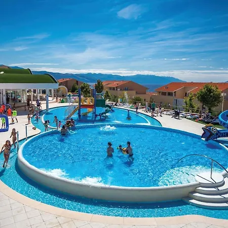 Апартаменты Stunning In With 2 Bedrooms, Wifi And Swimming Pool