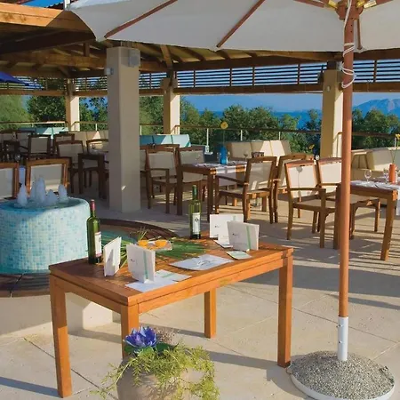 Stunning In With 2 Bedrooms, Wifi And Swimming Pool Апартаменты Нови-Винодолски