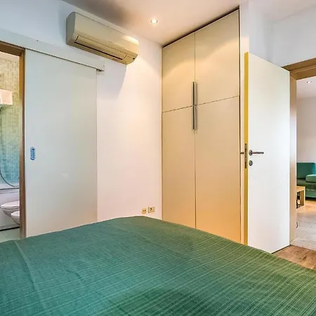 Апартаменты Stunning In With 2 Bedrooms, Wifi And Swimming Pool *