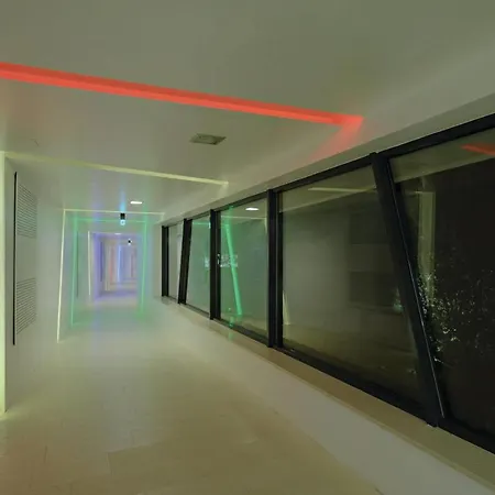 Stunning In With 2 Bedrooms, Wifi And Swimming Pool Нови-Винодолски