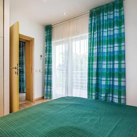 Stunning In With 2 Bedrooms, Wifi And Swimming Pool Апартаменты *