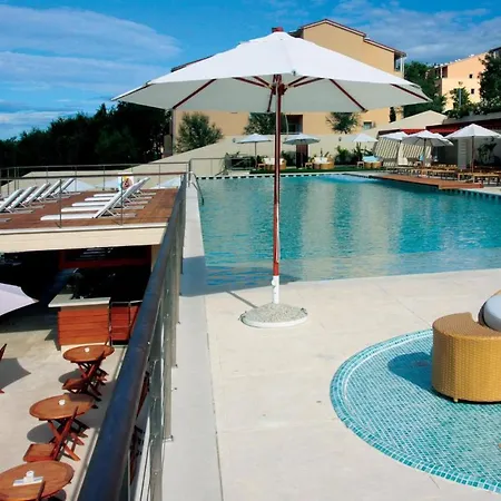 Апартаменты Stunning In With 2 Bedrooms, Wifi And Swimming Pool *